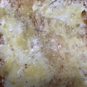 クリームチーズとりんごバタージャムのトースト